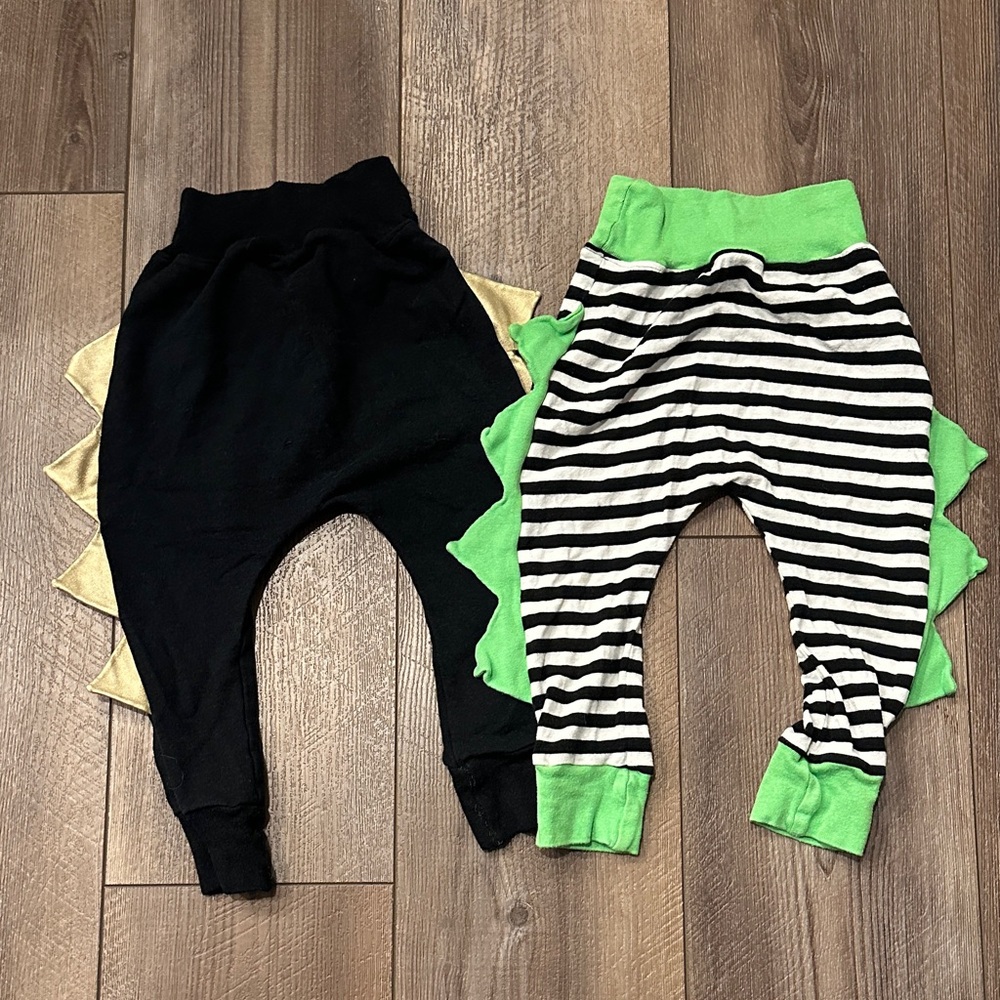 The Mini Classy Kids Dinosaur-Themed Black and Striped Pants / size 18-24 months